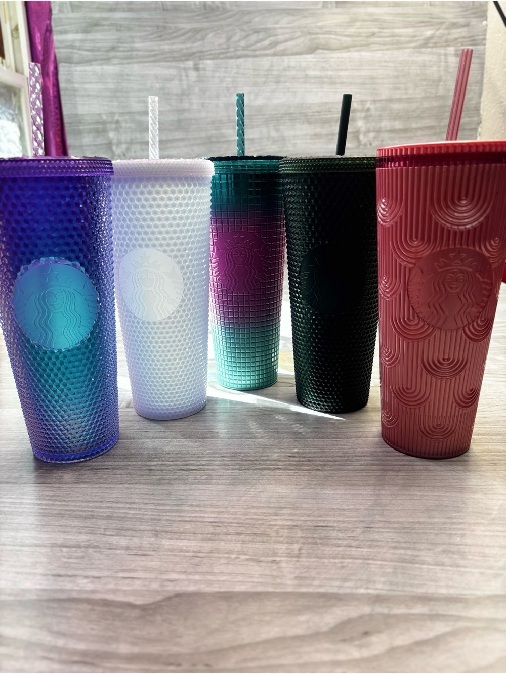 Starbucks Textured Reusable Plastic Tumblers Straws 24 oz Set of 5 Like New